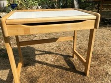 bureau d'enfant blanc et bois