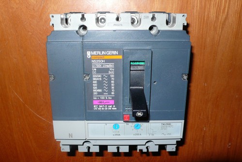 Compact ns250h merlin gerin - compact,