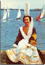 CPM - Jeune fille en costume bigouden