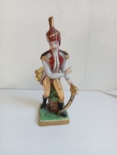 statuette soldat en prcelaine signé hauteur 18 cm largeur 6 cm 200gr