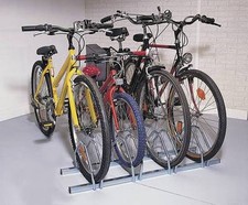 RATELIER 4 VELOS AU SOL /