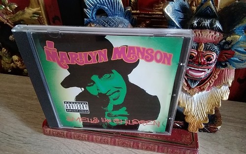 Marilyn manson smells - smells, like