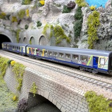 2 voitures voyageurs, A10tu +