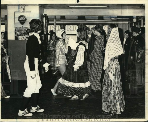 1974 press photo - press, dancers