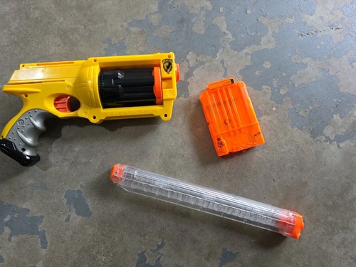 Hasbro nerf strike - hasbro, yellow