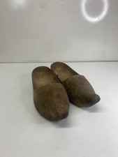 Paire de sabot en bois dans