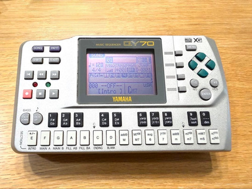 Yamaha qy70 midi sequencer - xg,