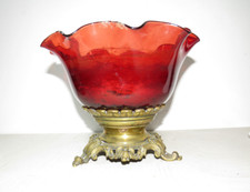 Belle coupe Polylobée en verre coloré Rouge, monture en Bronze