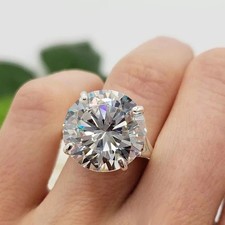 Bague solitaire diamant blanc