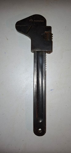 Cle molette estampillee - cle,
