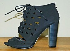 Esquire's Women Black Faux