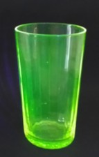 verre gobelet en cristal côtelé,  ouraline jaune, hauteur 9,7 cms