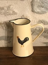 Pichet en tôle émaillée, décor coq