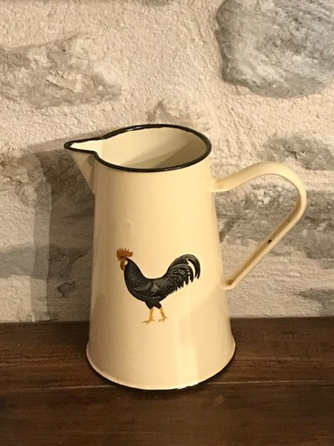 Pichet tôle émaillée - en,
