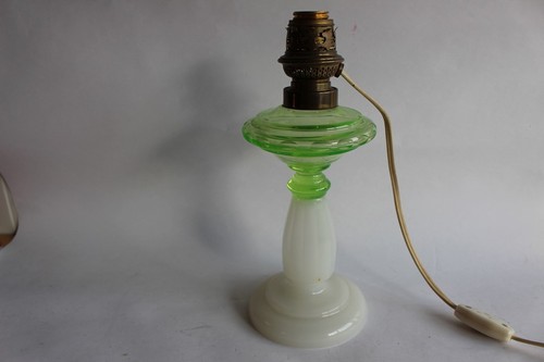 Lampe pétrole verre - a, opalin