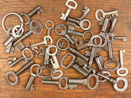 Lot anciennes clés clefs - lot,