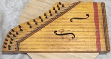 Ancienne cithare en bois 15 cordes dont 11 doublées Instrument de musique 