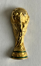 111 - Pin's TROPHEE FOOTBALL LA COUPE DU MONDE - FIFA WORLD CUP - HAUTEUR 30 mm