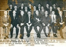 PHOTO  Originale  RUGBY  Le nouveau Bureau de la F.F.R au congres de Clermont