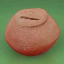 Ancienne tirelire artisanale a casser en terre cuite