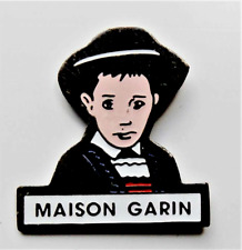 . pin's Maison Garin  Bretagne enfant costume breton