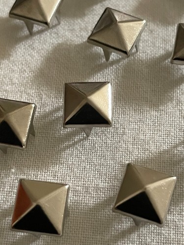 Clous griffes pyramide - 10,