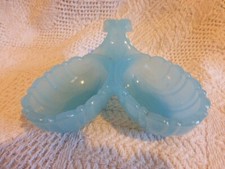 SALERON  POIVRIERE SALIERE  OPALINE BLEU  VERRE CRISTALLIN MOULE   PORTIEUX ?