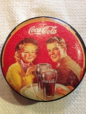 Ancienne boite en tôle pub