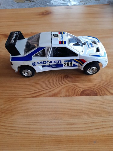 Voiture miniature peugeot - 1/24,
