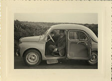 PHOTO ANCIENNE - VINTAGE SNAPSHOT - VOITURE AUTOMOBILE RENAULT 4CV DRÔLE - CAR