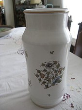 Vase... en faïence de Moustier ... signé FERET