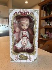 Brand New In Box Muñeca