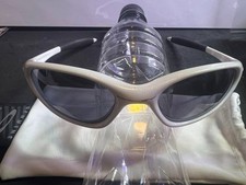 Lunettes de soleil Oakley Minute années 90 early pearl white Fashion Accessor...