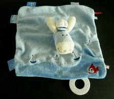 K6. DOUDOU PLAT NOUKIE'S CAPTAIN ANE PACO BLEU BLANC POISSON ROUGE ANNEAU NEUF*