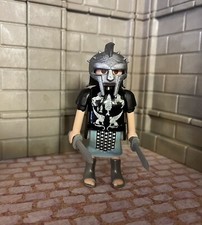 GLADIATEUR PERSONNALISÉ PLAYMOBIL. GLADIATEUR. SOLDAT ROMAIN. GLADIATEUR. ROM...