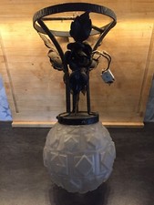 Ancienne suspension Art Déco monture fer forgé globe dépoli