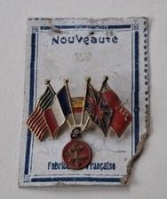 Broche libération 1944 drapeaux alliés et médaille Croix de Lorraine Epinglette 