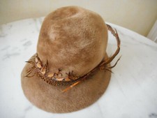 Chapeau feutre femme VINTAGE marron glacé avec plume de faisan