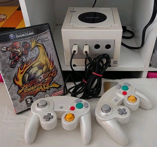 Nintendo gamecube console - nintendo,