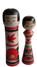 2 poupées kokeshi aux visages