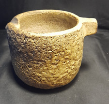 Céramique brutaliste