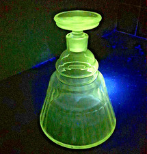 Vintage _ Ancienne carafe en verre ciselé en manganèse