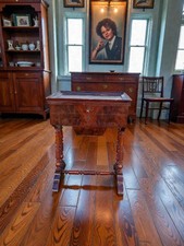 Ancien table travailleuse en