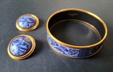 HERMES Ensemble plaqué or bracelet émaillé & boucles d'oreille assorties