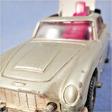 VOITURE ASTON MARTIN JAMES BOND 007 CORGI @ Film Cinéma Jouet