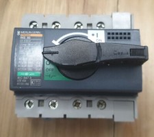 Interrupteur Sectionneur tetra 4P modulaire merlin gerin interpact INS 40/INS40