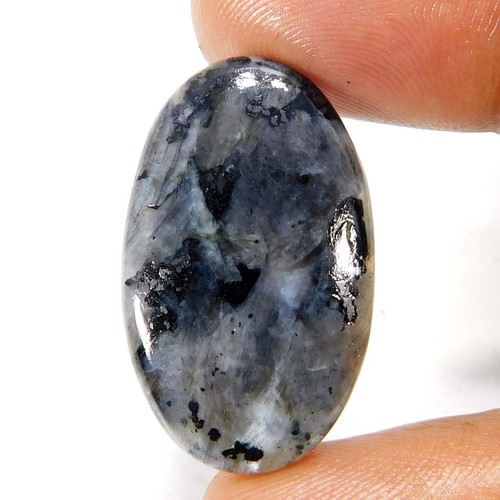 25cts cabochon ovale 31 - 22.25cts.,