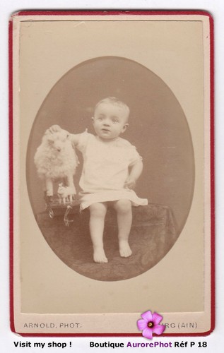 Enfant bébé avec jouet - bÉbÉ, un
