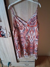 Robe colorée à motifs