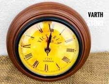 Horloge murale en bois de